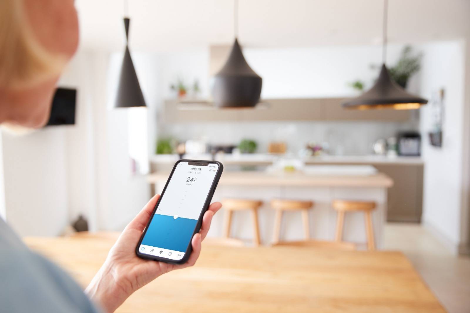 Using the Airzone Cloud app to control room temperature