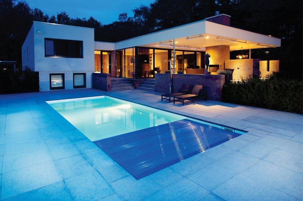 Roldeck automatic pool cover Marbella