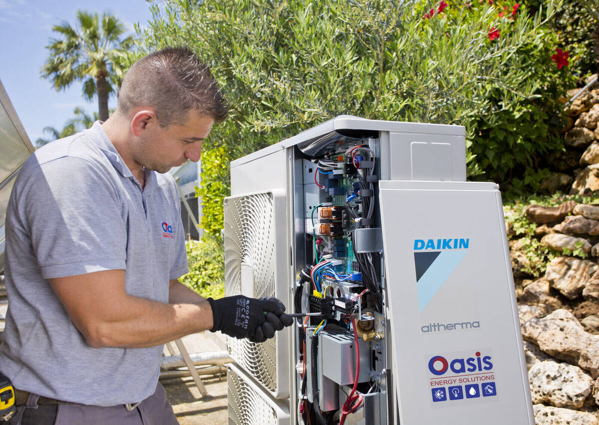 Swimming pool heat pump Marbella Costa del Sol