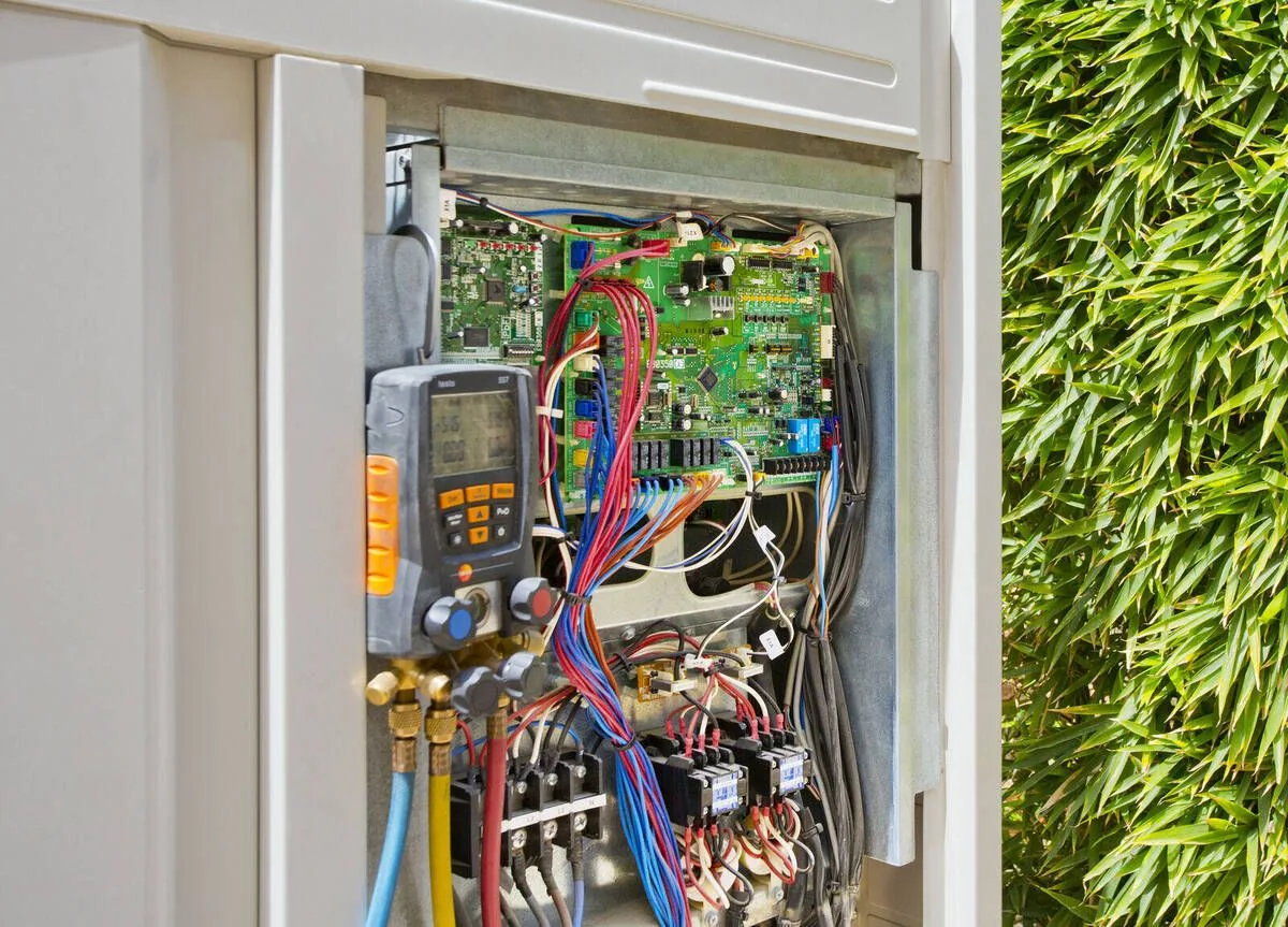 Daikin VRV air conditioning servicing Marbella